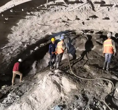 建昌拱顶带模注浆料的施工流程及注意事项